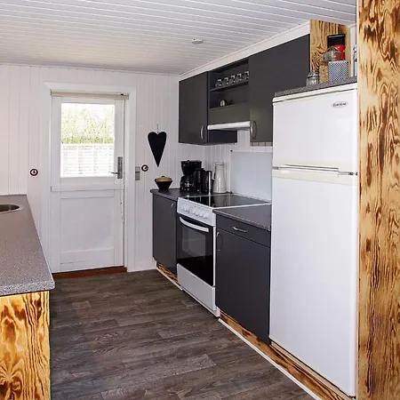 6 Person In Hemmet-by Traum *