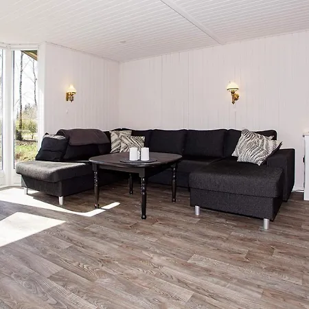 6 Person In Hemmet-by Traum *