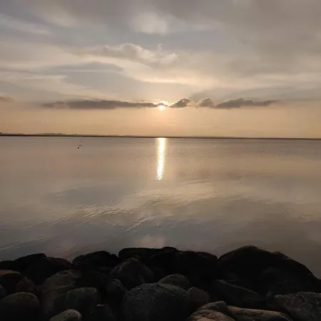 6 Person In Hemmet-by Traum