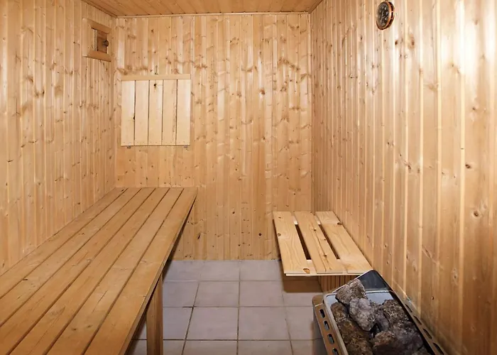 6 Person In Hemmet-by Traum